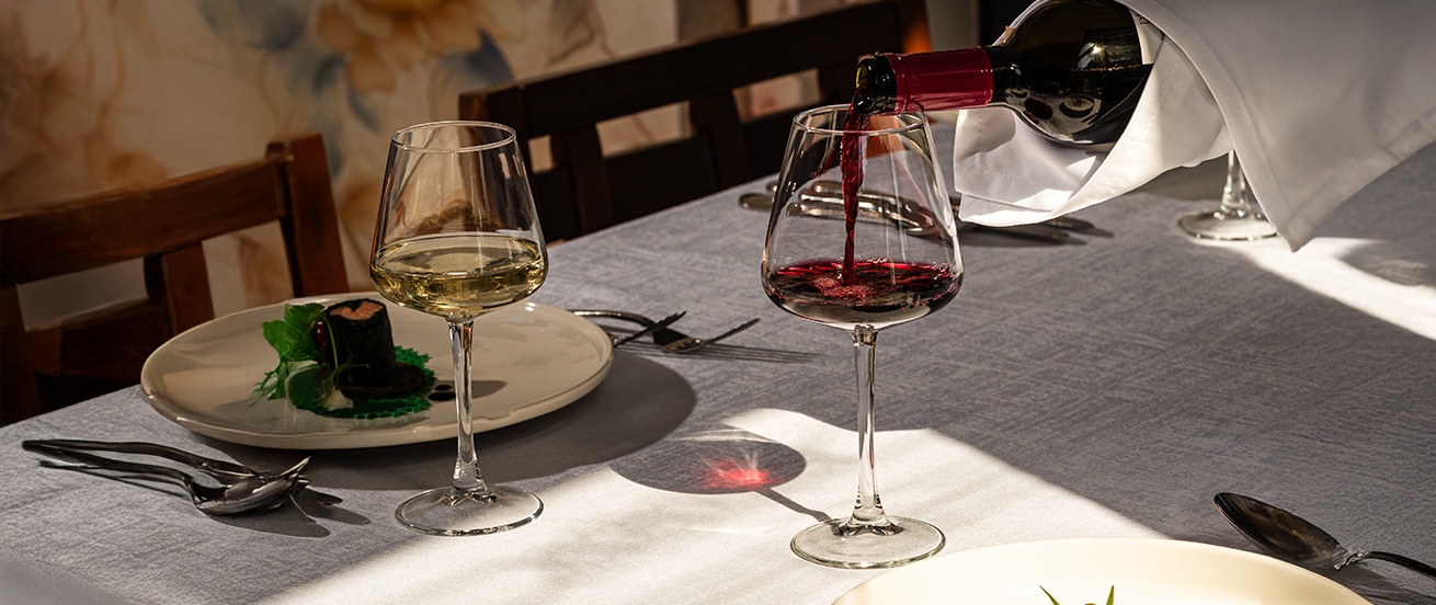 What Is Tempered Glassware? A Technical Guide for Hospitality Buyers
